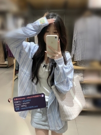 小星  160cmB奶18歲    #夢幻系文青妹 B奶小巧愛被抱起來邊走邊幹  「星星被哥哥抱著