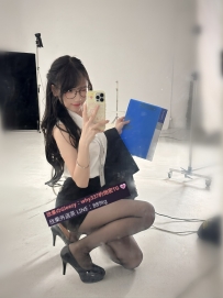 #傳媒公司的小秘書☺️  工作時，是公司難追的甜妹 私下卻有着異於常人的一面 妹妹說