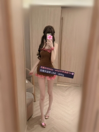 晴晴 160cm-42kg-B奶-20歲 五官很小巧 很精緻 長得很清秀  像鄰家妹妹 皮膚白到發光
