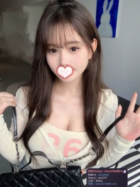 桃子 160/44/D/24歲/23歲  大眼爆乳IG正妹,本人與照幾乎無誤差  可純可慾,奶量絕對夠,