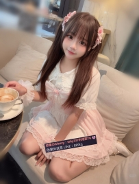 小雪 155cm-46kg-C奶-19歲  #初次兼職 小隻蘿莉學生  外表清純乖巧身材小巧有肉感