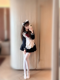 小璐 158cm-45kg-Ccup-19歲 幼齒小隻可愛學生妹 膚白到發光 身材嬌小 皮膚白嫩粉嫩 臉