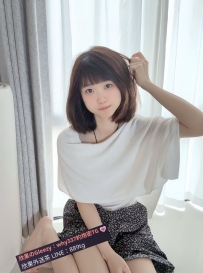 鈺鈺  157cm 43kg B 18歲   鄰家女的外貌 清純可愛 床上不羞澀的 主動