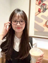 小點 165  C.19y.46kg    皮膚白皙 有點嬌羞甜美的笑容   活潑個性 床上特別有情趣