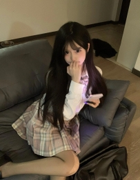 米婭 160cm/Ccup/45kg/20歲她的聲音很溫柔 笑起來像是在撒嬌  喜歡被懂、被照顧