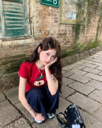 豆兒 158 46 Dcup 22歲    個子嬌小卻渾身火辣勁皮膚白皙 臉蛋俏皮性感兼具