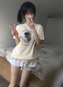 小緑 150/38/A+/18歲 叛逆女孩比較不聽話   但是超有感覺的  講話很任性   床上比較靦