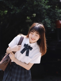 幸運 157.B.42.19歲  超嫩學生妹報班兼職啦！童顏可愛白嫩嫩，嬌小玲瓏抱起來愛愛簡直