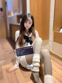 天天 158cm/C+cup/45kg/20歲  勾人的眼神望著你 期待你更加深入的探索她的小蜜穴