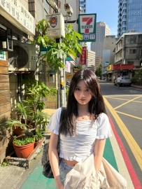 佩彤 158 44公斤 C 20岁  可爱娇小 大学生妹兼职 害羞类型较青涩