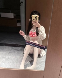 小桃 160.44.B.18歲  清新甜美學生妹 笑容暖人 靈氣逼人 甜美笑顏 肌膚嫩白光滑 體態
