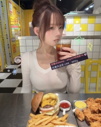 小恩 158.E.48.18歲   清純可愛女高中生，剛滿18歲卻對性愛有滿滿的憧憬，身材嬌小的
