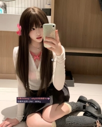 【芷涵】：164cm 46kg D杯 21歲  校花等級顏值 冷艷臉蛋 眼神勾人有距離感 皮膚白到發