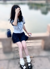 JK水手服女孩 超可爱乖巧 芯儿 156 / 42kg / C杯 / 18岁 甜美又可以 角色扮演  服装