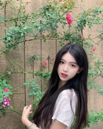 芊芊 23歲 164cm / 48kg / C奶 / 甜美鄰家風可舌吻、陪聊一整天、互動反差大  帶她回