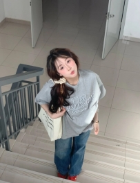 文文 160.45.C.21歲    年輕 皮膚好性格乖巧 櫻桃小嘴很會吸 散發着年輕的活力