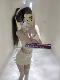 雲兒 155m・40kg・C奶 19歲  嫩嫩學生妹 皮膚白皙緊緻  身體很敏感 水很多幫她舔噴一