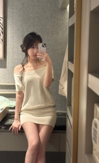 欣薇 165cm/C奶/48kg/22歲  單身乖巧的高顏值正妹 平時看起來清純又乖巧氣質乾淨笑容