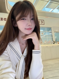 【凝意】160 45KG C 20歲 在校女大學生 因為一些原因迫不得已下海 長得很美身材非常不