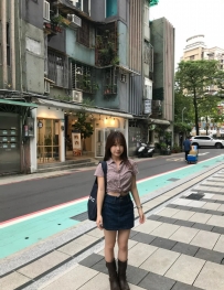 芒芒 158.46.C.21岁    青春洋溢的身材 清纯可爱的脸蛋   眼睛漂亮 皮肤白皙 小穴紧致