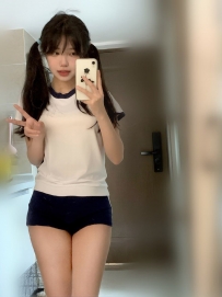 蘋果158/46/C/19歲 在校生  制服控必收  小隻馬好操  制服小隻馬 身材嬌小好抱好幹 眼