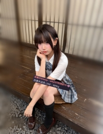 #新進學生妹   小蔥 156cm  43kg  C  19歲       小臉配上櫻桃小嘴  喜歡穿jk  大大的