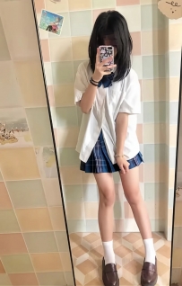 甜筒 152cm-Acup-40kg-18歲  #貧乳幼齒高中生   小隻骨感 可隨意擺弄 火車便當可以玩