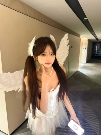 霖霖 158.B+.44.20歲 擅長調情懂妝扮！強烈建議帶上喜歡的COS 服來給她換上，這樣玩更