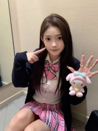 小曼 162.C.45.20岁  没有男友的她常靠自慰棒来解决她高涨的性欲