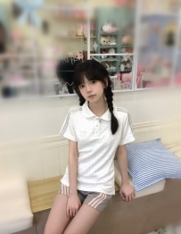 葵花 155cm 43kg C奶 20歲 嬌小骨感的極致身材 配上剛褪去稚氣的無辜臉蛋