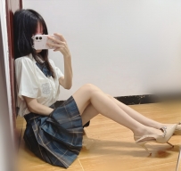 語柔  160cm-43kg-C奶-19歲 甜美害羞大學生 娃娃臉+大眼超可愛 長腿白嫩 穿短裙腿根全