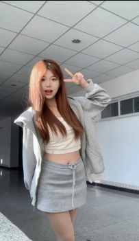 妮妮  159.44.B.20歲   嬌小可愛，會撒嬌黏人，喜歡被疼愛 聲音嗲嗲的，講話溫柔，特