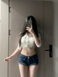 心彤｜157｜44｜20外表看起來乖巧 其實私下很放得開  眼睛盯著你時 還會故意咬著嘴唇