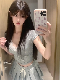 小菱 158cm 46kg C奶 20歲  為人溫柔 是一個有氣質的女生   家境一般 是一個很乖巧的