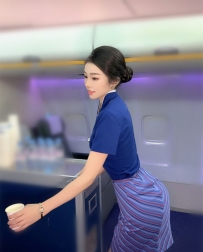 夏尹 164cm/47kg/D+cup/25歲   #最美空姐 #在線約  上床後變身狼女  榨乾每個男人