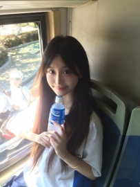 真真  158cm.B.43kg.20歲  #班上的班花，清純又可愛，很吸睛的女生 雖然羞澀，但會努