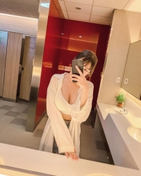 #萱妮 163/53/G/24歲  極品G奶正妹 胸前青筋若隱若現#