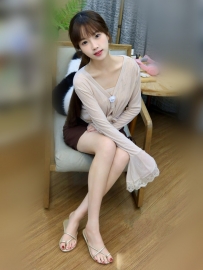 雅淳 161cm B奶 21歲 46kg  描述：声音温柔好听Q弹小脸  素颜美 小舌头特性感