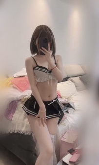 小杏 150 cm  小C cup 19歲  敲可愛學生妹，小隻甜美讓人看惹就食指大動 忍不住想直接