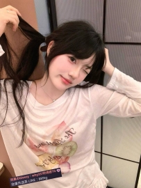 小酒 157.44.C 18歲 現在的女孩都這麼早熟的嘛!! 粉嫩嫩可愛的高中嫩妹子，下海兼職賺