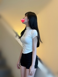 #臺中清秀妹子Gleezy：mb2588 無套吹 / 親親 / 可共浴   69 / 按摩 / 愛愛配合高   可