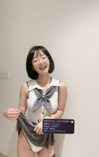 尤雅 158cm.C奶.21歲  少女樣貌 花樣年華   喜歡穿著JK裝扮到處拍照 吸引目光的大學生