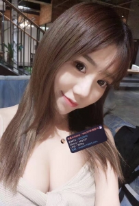 婷瑄 163cm.E奶.47kg.24歲  不僅顏值高，身材也非常好，腰細臀圓 大白腿粉嫩胸部 ，眼