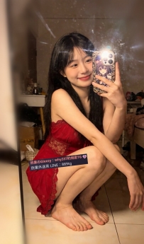 慧敏 161cm.D奶.48kg.25歲 豐滿性感卻笑容甜美的慧敏 結合熟女風情與活潑動感 她特別