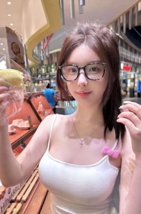 小洋 160.E.48.24岁    单身太久目前缺爱中，想要被滋润   奶可以吸穴穴也可以