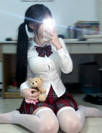 蜂蜜 158/45/D/20Y     甜系小隻馬初兼  身高娇小却有超犯規D奶 白嫩又软Q