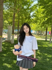 小瑄 158cm/45kg/Ccup/19歲   嬌小黏人，溫柔貼心很會撒嬌～ 服務：無套吹/喇舌 喜歡