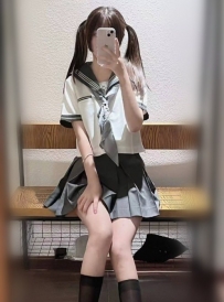 小品  157cm  42kg  B奶  19歲 可愛妖嬈 會主動爬在你的身體上 喜歡在你身邊磨蹭