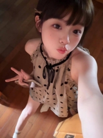 拉拉：155.A+.40.19歲   可愛+貧乳，小奶控天菜!! 不要說妖妖這只有大奶子!!這不難得