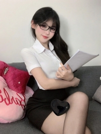 肖肖 165 47 D 25歲  #魅惑尤物 火辣身材 蜂腰臀曲線迷人 電眼勾魂 讓你著迷 她熱情如